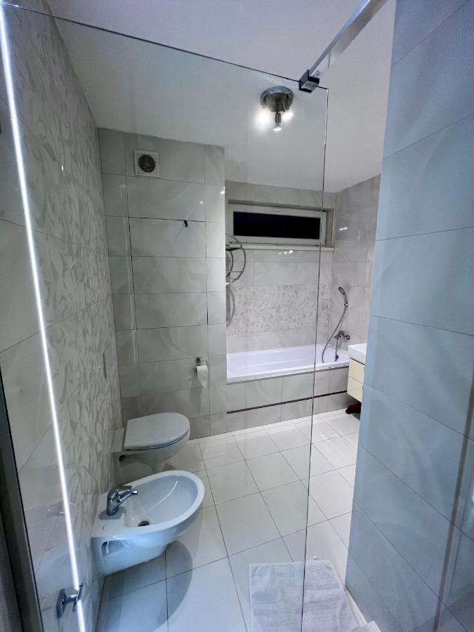 Monte Amnis Kosice Apartment ภายนอก รูปภาพ