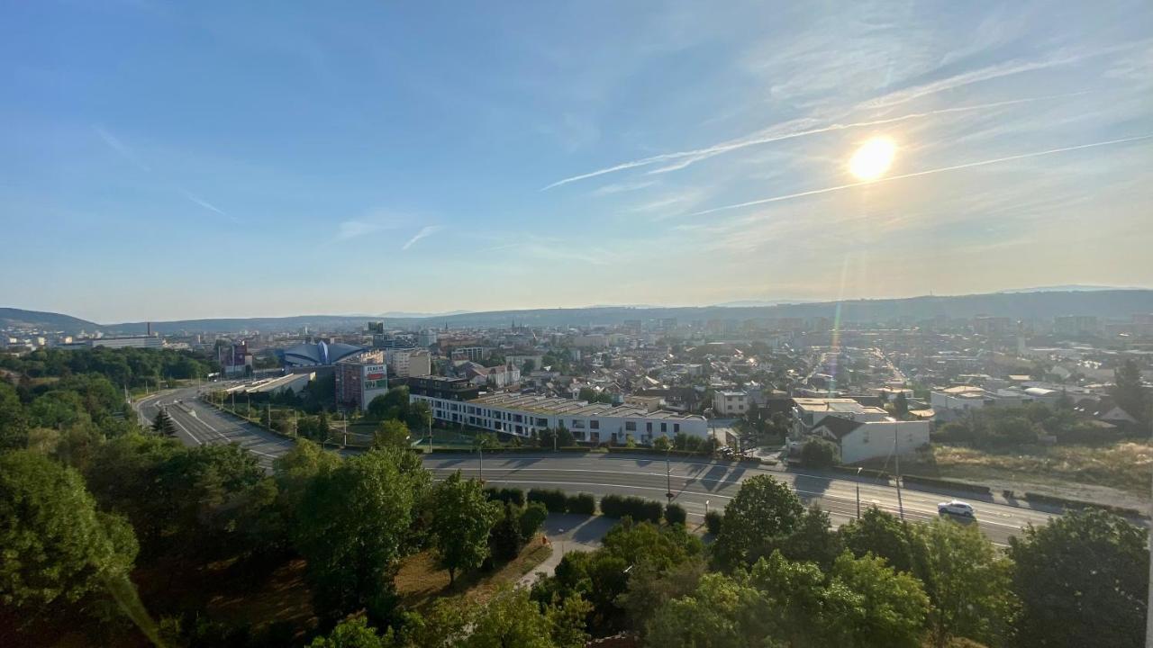 Monte Amnis Kosice Apartment ภายนอก รูปภาพ